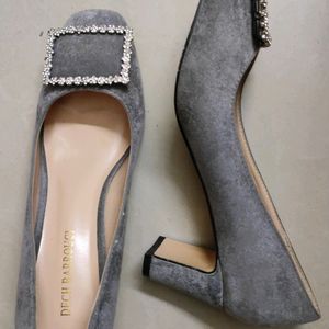 Classy Suede Grey Pumps With Rhinestone