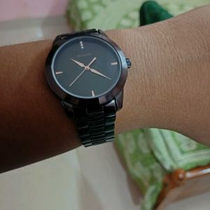 Sonata Men Black Dial Metal Watch.