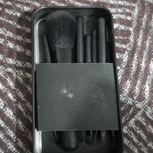 MAC 7 Make Up Brush Set In Black Colour