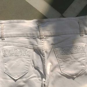 White Slim Or Skinny Jeans