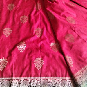 Red And Green With Zari Printed Saree (Women)