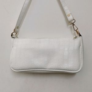 Pretty White Sling Bag 🎀