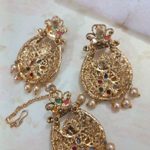 Beautiful Heavy Kundan Earrings With Mang Tikka