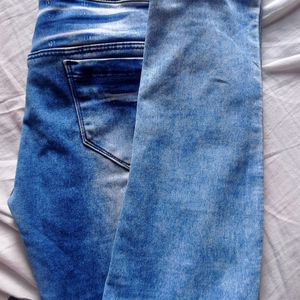 2 Jeans In ₹200