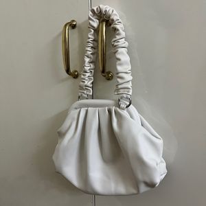 Chic White Bag With Ruched Handle