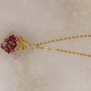 Real Flowers Pendent Chain