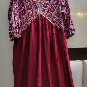 Women Floral Print Kurta (Mahroon)