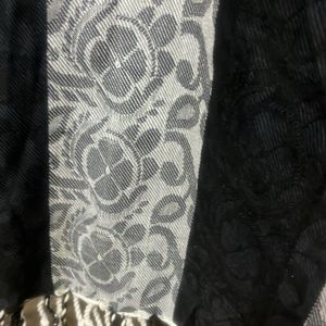 Black N White Stole