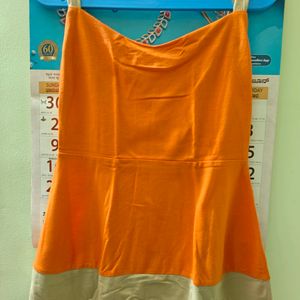 SLEEVELESS ORANGE TOP