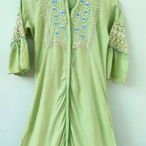 💚 Women Cotton Festive Thread Work Kurta 💚