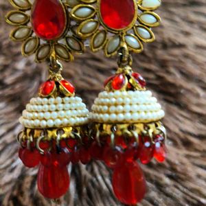 Ethnic Jumkkhas With White Pearls And Red Hannging