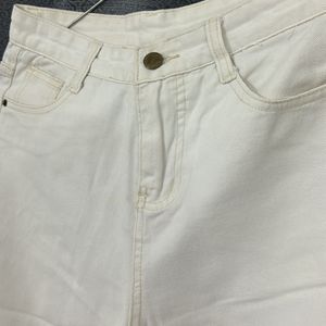 White mom fit pants