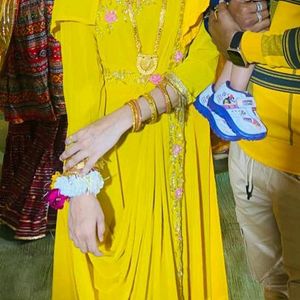 . Yellow Mustard Saree Pattern Gaun...