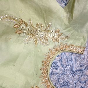 NEW Embroidered Beautiful Suit Set