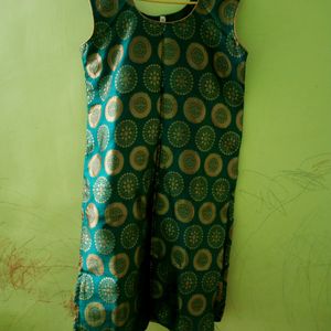 Kurti With Golden Zari Design