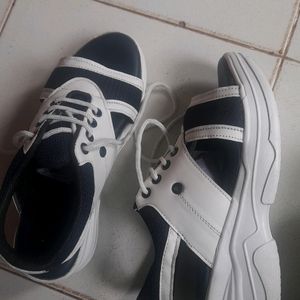 Stylish Casual Footwear For Women Size 6