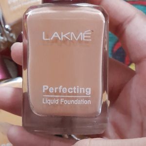 Lakme Perfecting Liquid Foundation