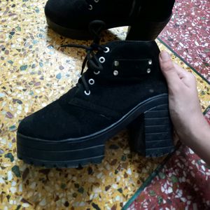 Boots. Black Stylish Boots For Girls And Women.