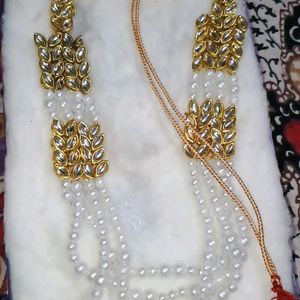 Jwellery Set With Earrings And Maang Tika