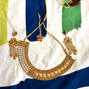 NECKLACE AND EARRINGS