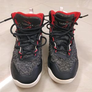 Black-grey-red High Ankle Sports Shoes Non Marking