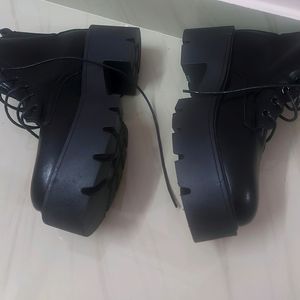 Black Solid High Ankle Boots