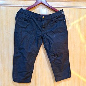 Knee Length Black Short Pant (Women's)