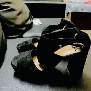 H&M BLACK VELVET WEDGED HEELS