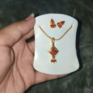 Red Neckpiece Set