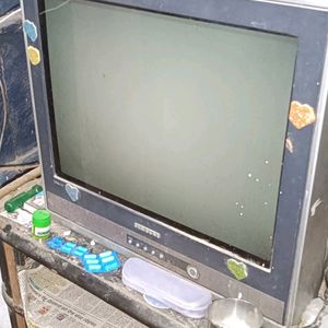 A Old Strong SAMSUNG TV