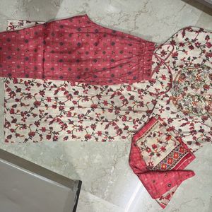 Kurta Pant Dupatta Set.