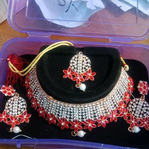 Necklace With Earrings And Mangtika