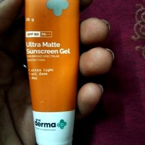 Ultra Matte Suncreen Gel With Spf 60 PA+++🧡