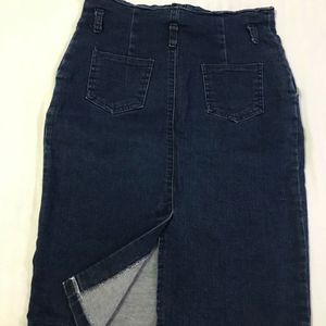 Stretchy Denim Highwaisted Skirt W-28/30