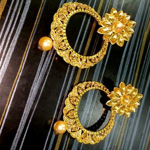 Earing And Mangtika Set