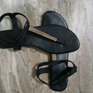 Flats for women