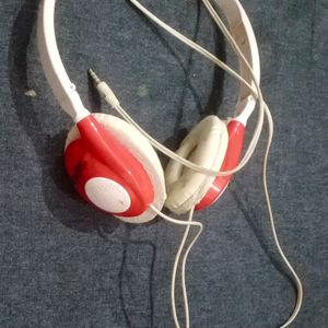 😍🎵- 🎧🎧- Red  And White Headphones With More Than 1 Metre Wire White Wire Can Connect To The Laptop And Any Other Appliances Powerful Bass