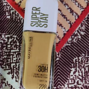 Maybelline Lumi Matte Foundation 228