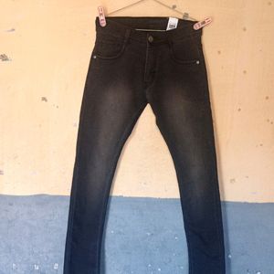 🖤Mans Slim-fit Jeans Pant Size Of 28🌼