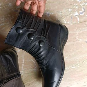 Ladies New  Boots(Price Negotiable)