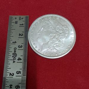 Foreign Currency 1 Dollar Coin