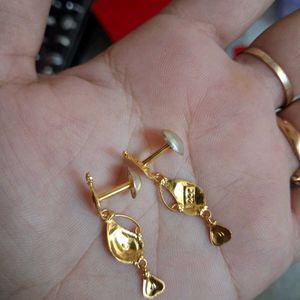 Beautiful New Earrings Gold