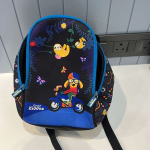 Smily 😆 Kiddos Kids Black Graphics Bag pack