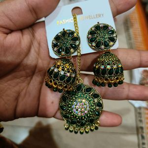 Jhumka With Maang Tikka