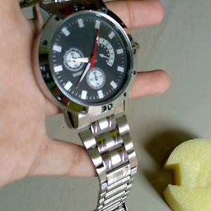 New Quartz Black Dial Wristwatch