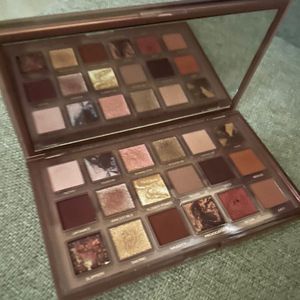 Huda Beauty Naughty Eyeshadow Palette