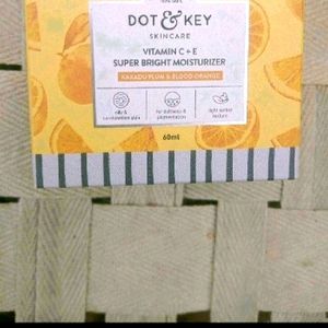 Dot Nd Key Vitamin c E Face Moisturizer New