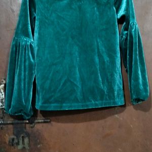 Green Top At Very Good Condition