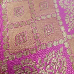 This is a banarsi silk Saree 🥵Discounted Price😍