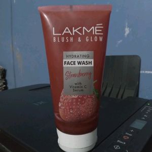 Lakme blush &glow hydrating face wash strawberry w